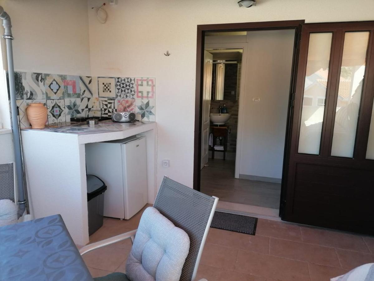 Apartments Misini Dvori Stomorska Kültér fotó