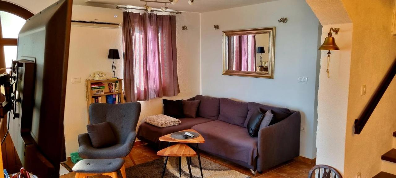 Apartments Misini Dvori Stomorska Kültér fotó