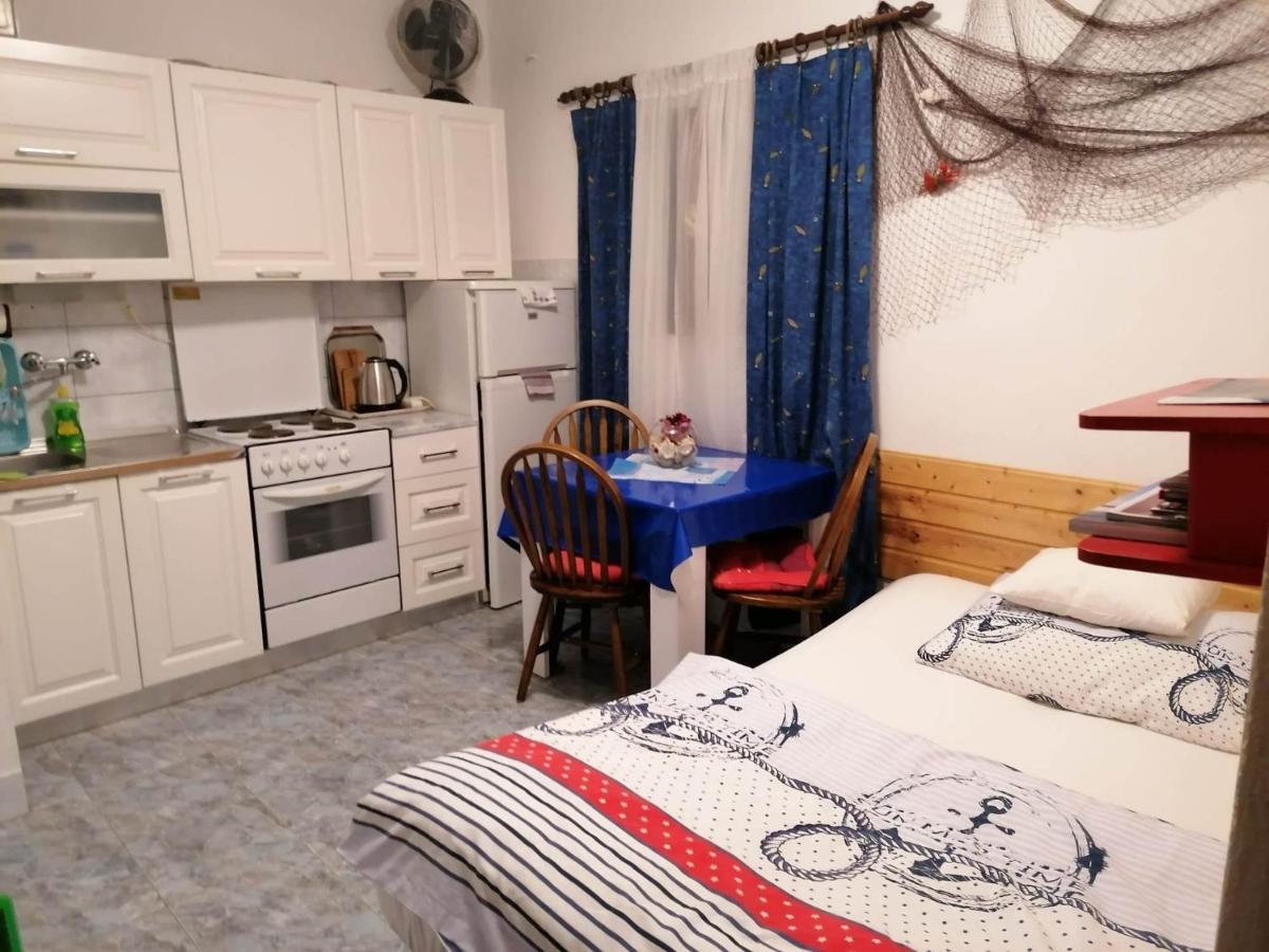 Apartments Misini Dvori Stomorska Kültér fotó